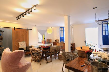 Casa de condomínio à venda com 153m², 3 quartos e 2 vagasSala/Cozinha/Quarto