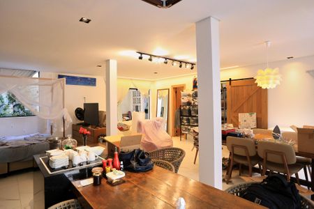 Casa de condomínio à venda com 153m², 3 quartos e 2 vagasSala/Cozinha/Quarto