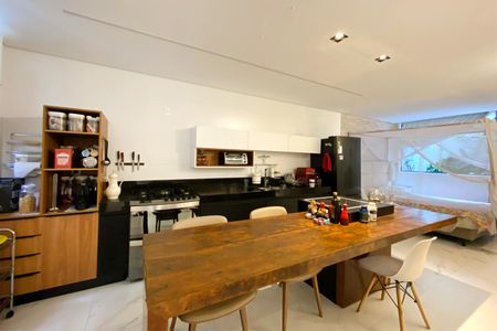 Casa à venda com 153m², 3 quartos e 2 vagas Casa à venda com 153m², 3 quartos e 2 vagasCozinha