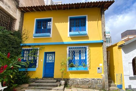 Casa à venda com 153m², 3 quartos e 2 vagas Casa à venda com 153m², 3 quartos e 2 vagasFachada da Casa