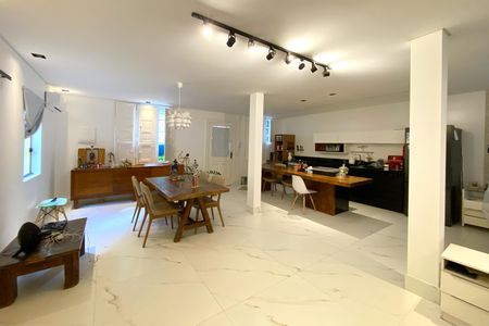 Casa à venda com 153m², 3 quartos e 2 vagas Casa à venda com 153m², 3 quartos e 2 vagasSala