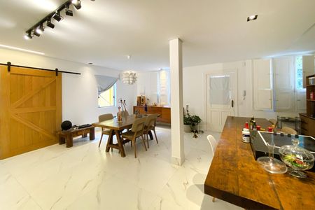 Casa à venda com 153m², 3 quartos e 2 vagas Casa à venda com 153m², 3 quartos e 2 vagasSala