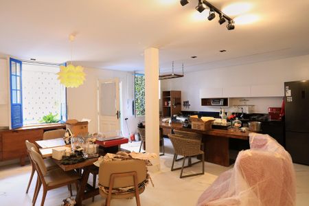 Sala/Cozinha/Quarto de casa à venda com 1 quarto, 153m² em Centro, Belo Horizonte