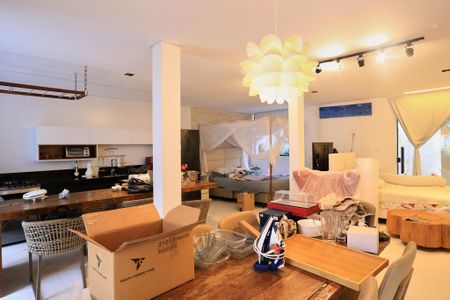 Sala/Cozinha/Quarto de casa à venda com 1 quarto, 153m² em Centro, Belo Horizonte