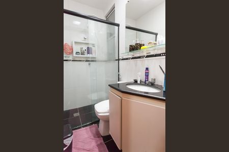 Apartamento à venda com 105m², 4 quartos e 2 vagasBanheiro suite 