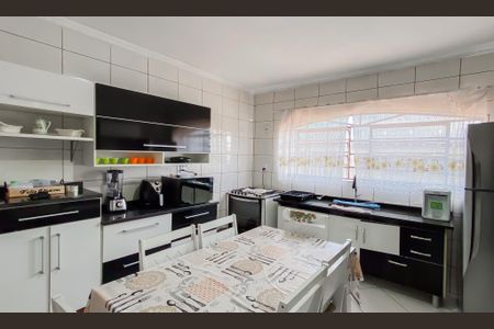 Casa à venda com 150m², 3 quartos e 4 vagas Casa à venda com 150m², 3 quartos e 4 vagasCozinha