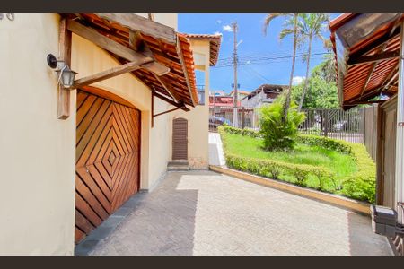 Casa à venda com 150m², 3 quartos e 4 vagas Casa à venda com 150m², 3 quartos e 4 vagasÁrea externa