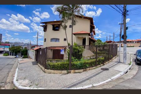 Casa à venda com 150m², 3 quartos e 4 vagas Casa à venda com 150m², 3 quartos e 4 vagasFachada