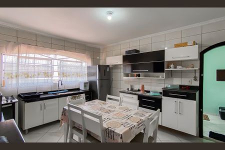 Casa à venda com 150m², 3 quartos e 4 vagas Casa à venda com 150m², 3 quartos e 4 vagasCozinha