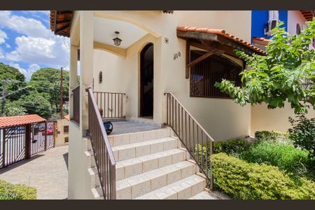 Casa à venda com 150m², 3 quartos e 4 vagas Casa à venda com 150m², 3 quartos e 4 vagasÁrea externa