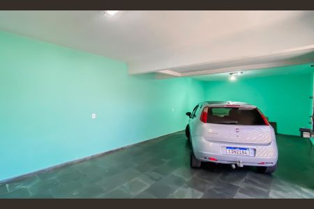 Casa à venda com 150m², 3 quartos e 4 vagas Casa à venda com 150m², 3 quartos e 4 vagasGaragem