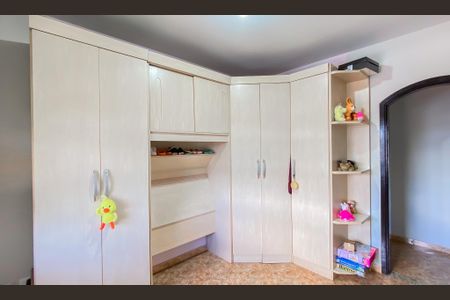 Casa à venda com 150m², 3 quartos e 4 vagas Casa à venda com 150m², 3 quartos e 4 vagasQuarto 2