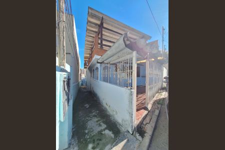 Casa à venda com 374m², 2 quartos e 1 vaga Casa à venda com 374m², 2 quartos e 1 vagaFachada