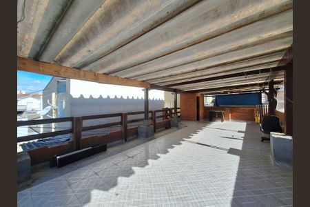 Casa à venda com 374m², 2 quartos e 1 vaga Casa à venda com 374m², 2 quartos e 1 vagaQuintal