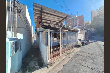 Casa à venda com 374m², 2 quartos e 1 vaga Casa à venda com 374m², 2 quartos e 1 vagaFachada