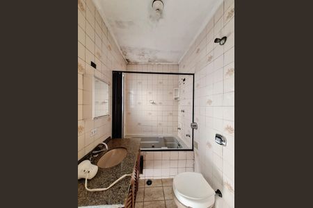 Casa à venda com 374m², 2 quartos e 1 vaga Casa à venda com 374m², 2 quartos e 1 vagaBanheiro