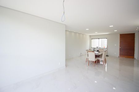 Sala de casa para alugar com 3 quartos, 300m² em Colonial, Contagem