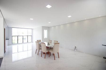 Sala de casa para alugar com 3 quartos, 300m² em Colonial, Contagem