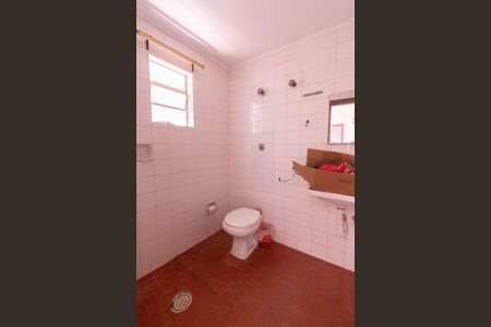 Casa para alugar com 120m², 2 quartos e 2 vagasBanheiro de serviço