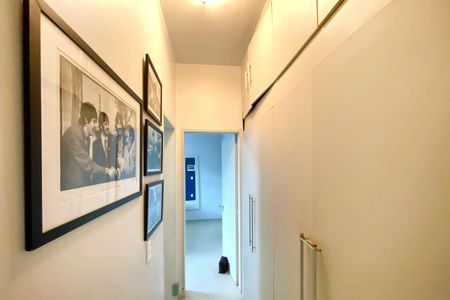 Apartamento à venda com 77m², 2 quartos e sem vagaCorredor