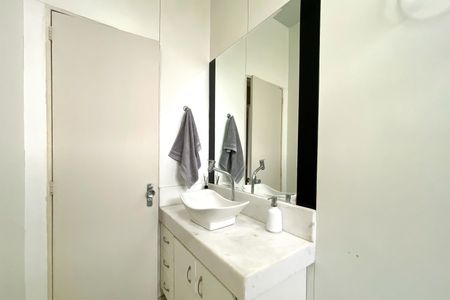 Apartamento à venda com 77m², 2 quartos e sem vagaBanheiro