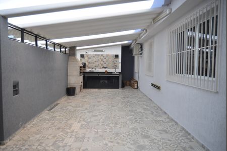 Casa à venda com 120m², 2 quartos e 2 vagasQuintal