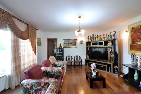 Casa à venda com 600m², 3 quartos e 4 vagasSala