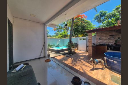 Casa à venda com 70m², 2 quartos e 2 vagasÁrea externa 