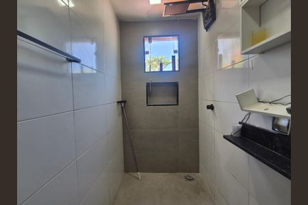 Casa à venda com 70m², 2 quartos e 2 vagasBanheiro suite 