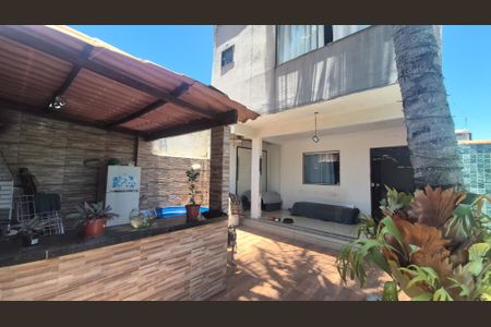 Casa à venda com 70m², 2 quartos e 2 vagasÁrea externa 