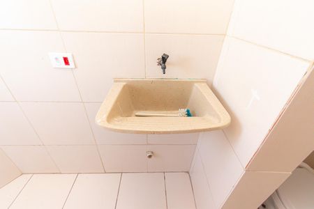 Banheiro e Área de Serviço de kitnet/studio para alugar com 1 quarto, 38m² em Jardim Vera Cruz(zona Leste), São Paulo