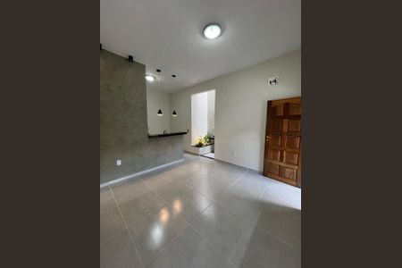 Casa para alugar com 3 quartos, 115m² em Pompéia, Belo Horizonte