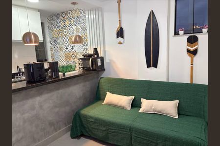 Sala de apartamento para alugar com 1 quarto, 45m² em Recreio dos Bandeirantes, Rio de Janeiro