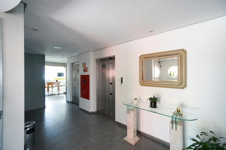 Apartamento para alugar com 64m², 3 quartos e 2 vagasHall social