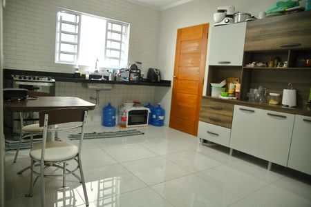 Casa à venda com 176m², 3 quartos e 3 vagasCozinha 