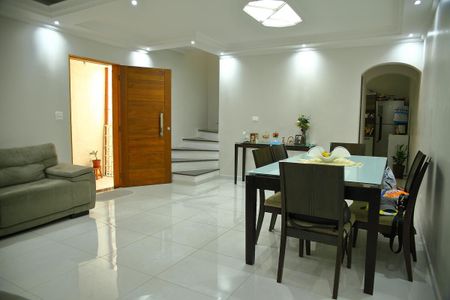 Casa à venda com 176m², 3 quartos e 3 vagasSala