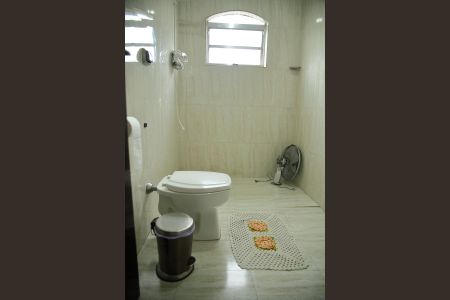 Casa à venda com 176m², 3 quartos e 3 vagasBanheiro Social 