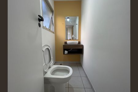 Casa de condomínio à venda com 106m², 2 quartos e 2 vagasLavabo