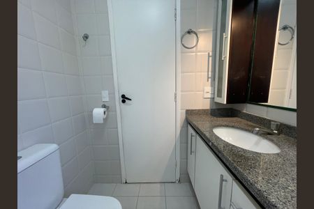 Casa de condomínio à venda com 106m², 2 quartos e 2 vagasBanheiro