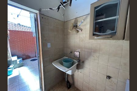 Casa à venda com 180m², 3 quartos e sem vagaÁrea de Serviço