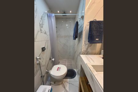 Apartamento para alugar com 120m², 2 quartos e 1 vaga Apartamento para alugar com 120m², 2 quartos e 1 vagaBanheiro social