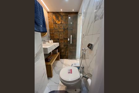 Apartamento para alugar com 120m², 2 quartos e 1 vaga Apartamento para alugar com 120m², 2 quartos e 1 vagaBanheiro social