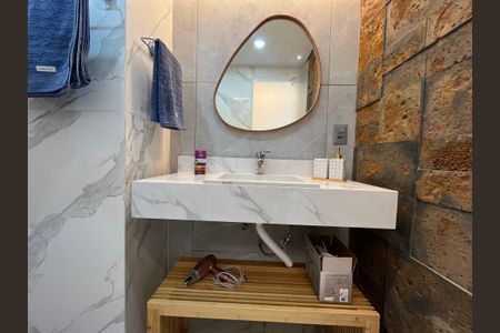 Apartamento para alugar com 120m², 2 quartos e 1 vaga Apartamento para alugar com 120m², 2 quartos e 1 vagaBanheiro social