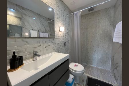 Apartamento para alugar com 120m², 2 quartos e 1 vaga Apartamento para alugar com 120m², 2 quartos e 1 vagaBanheiro da suíte