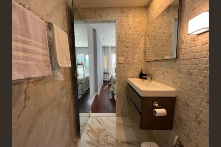 Apartamento para alugar com 120m², 2 quartos e 1 vaga Apartamento para alugar com 120m², 2 quartos e 1 vagaBanheiro da suíte