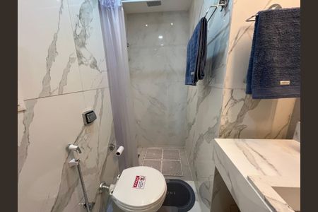 Apartamento para alugar com 120m², 2 quartos e 1 vaga Apartamento para alugar com 120m², 2 quartos e 1 vagaBanheiro social