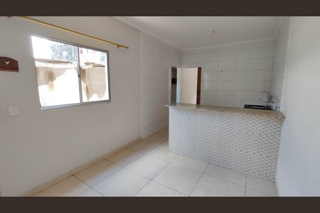 Sala de casa para alugar com 2 quartos, 55m² em Vila Cristina, Ferraz de Vasconcelos