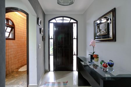 Entrada de casa para alugar com 3 quartos, 330m² em Vila Mogilar, Mogi das Cruzes