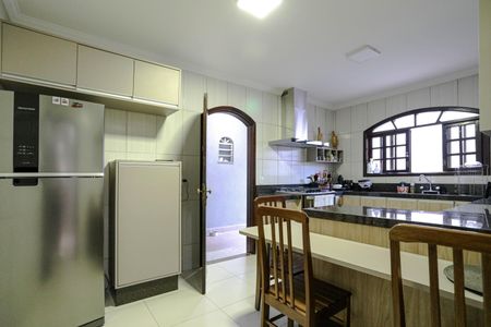 Casa para alugar com 330m², 3 quartos e 2 vagasCozinha