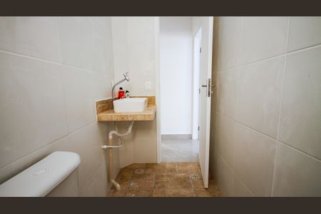 Banheiro de apartamento para alugar com 1 quarto, 60m² em Tupi, Praia Grande
